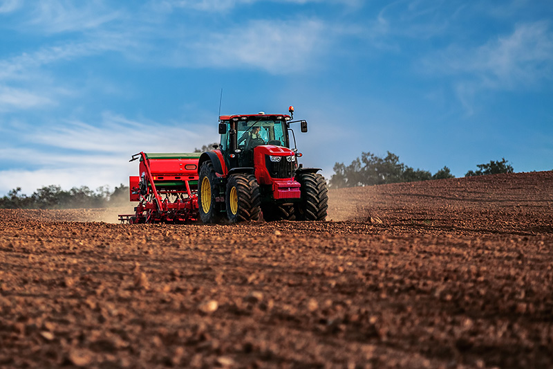 red-tractor-using-bulk-fuel-farming2